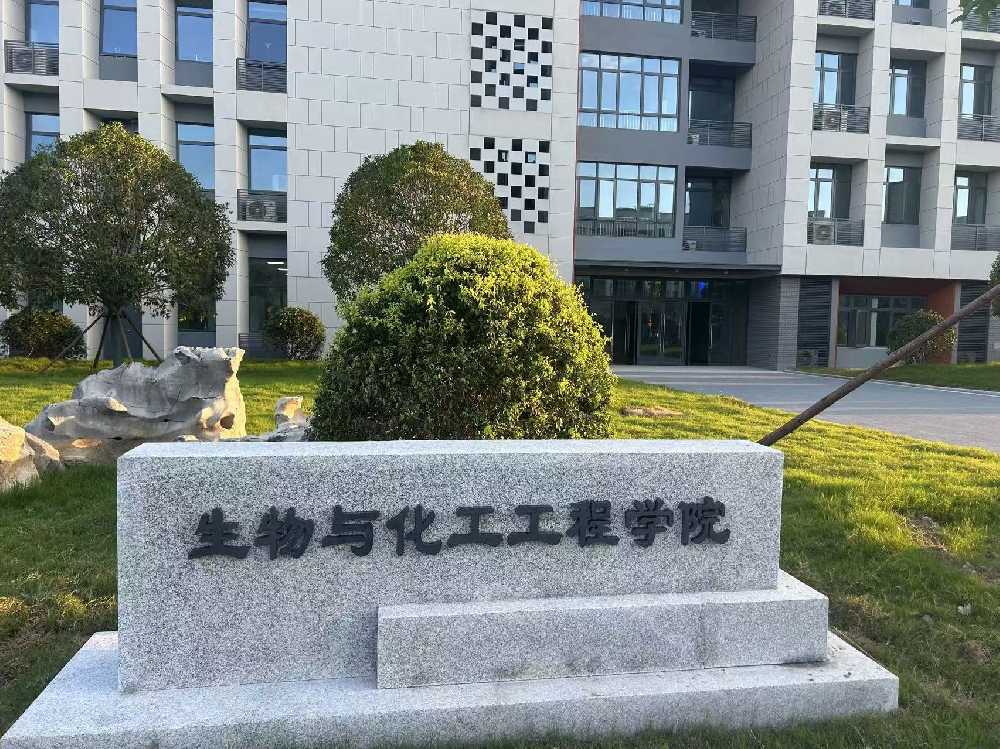 定陶区扬州职业大学体育场高杆灯项目